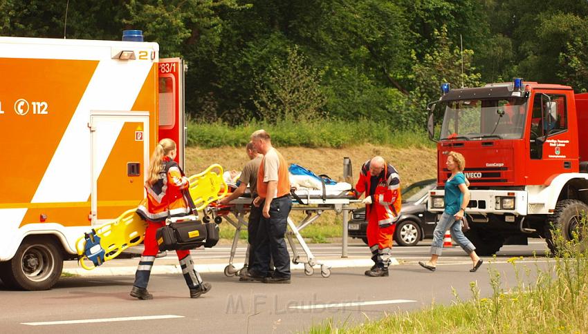 Schwerer Unfall mit Reisebus Lohmar Donrather Dreieck P181.JPG